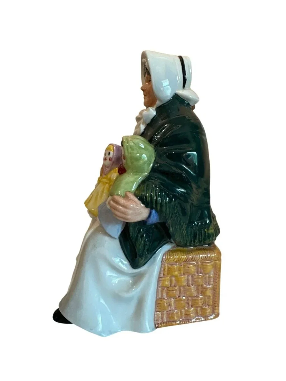 1983 Royal Doulton Figure Figurine The Rag Doll Seller NH2944 Home Decor
